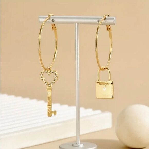 🔐 NEW lock & key hoop dangle earrings 🔐 - Picture 2 of 6